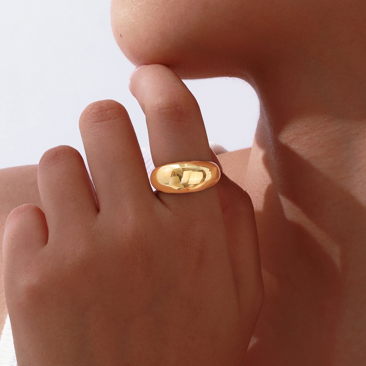 Anillo geométrico elegante de acero inoxidable dorado para mujer: joyería minimalista moderna para un look glamuroso diario RC-719