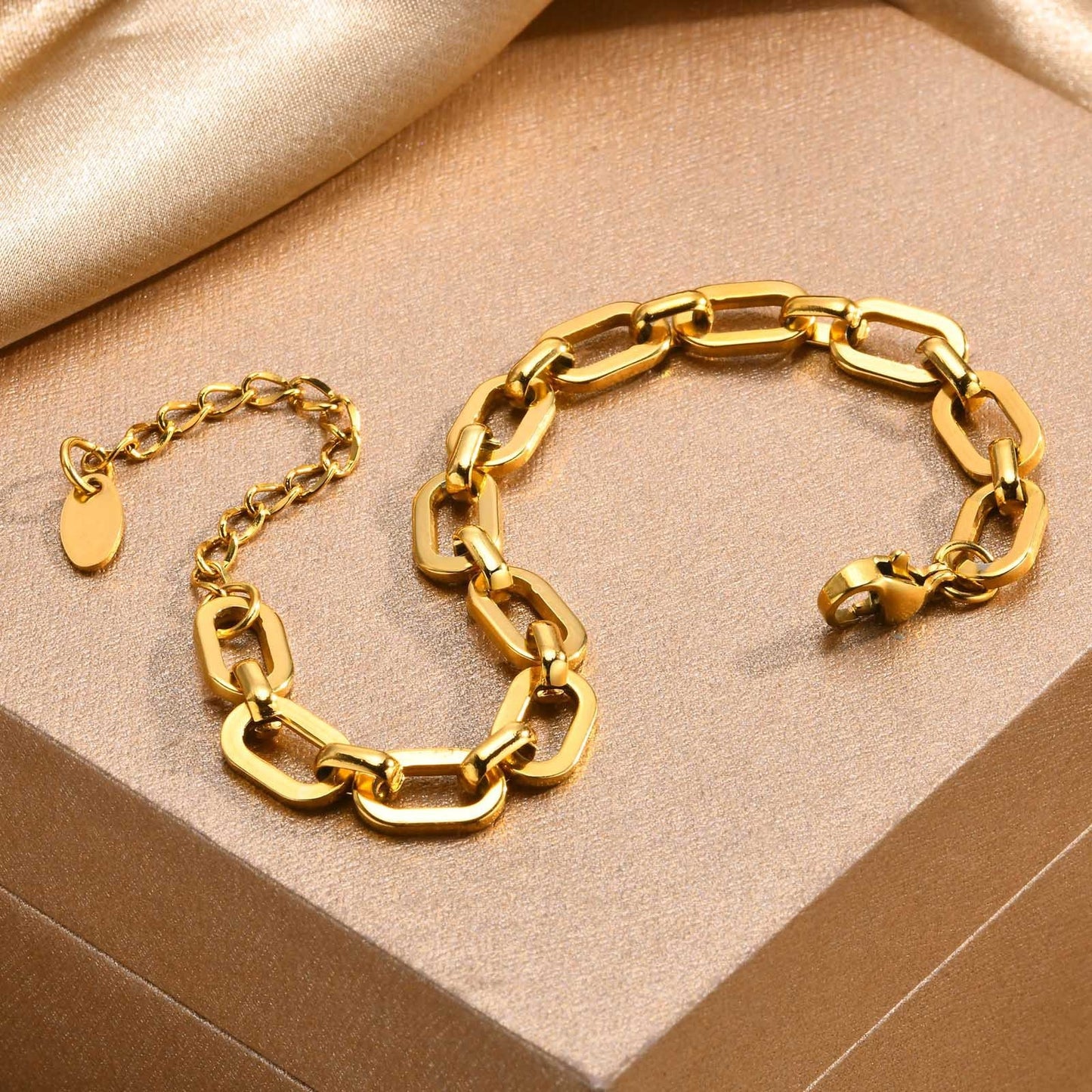 Conjunto de cadena cruzada de acero inoxidable Kemstone: collar y pulsera minimalistas en tono dorado para una elegancia cotidiana BR-1763