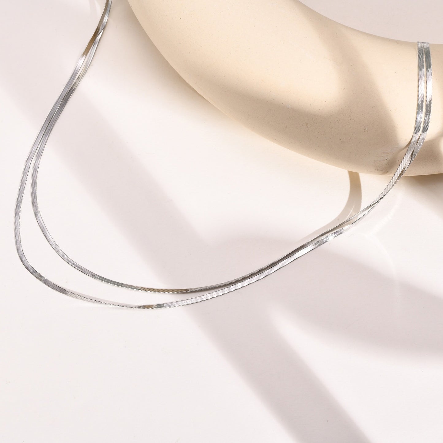Collar de doble cadena de acero inoxidable Kemstone para mujer - Joyería minimalista con eslabones en capas NC-973