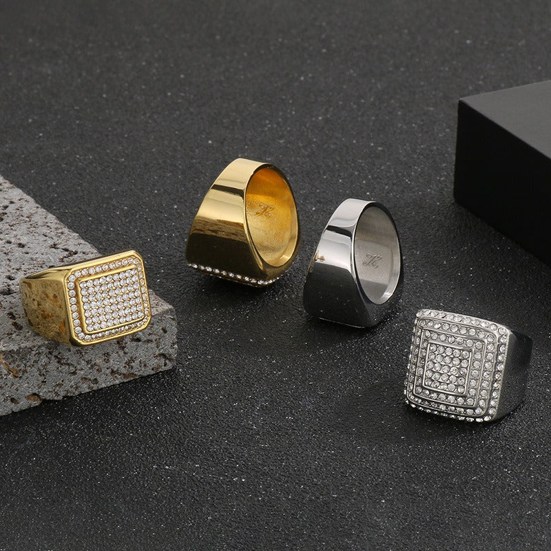 Anillo de estilo hip hop cuadrado Kemstone - Diseño llamativo de cristal tallado a mano, joyería de acero de titanio para hombre con un toque urbano y presencia escénica KR111021-MZO