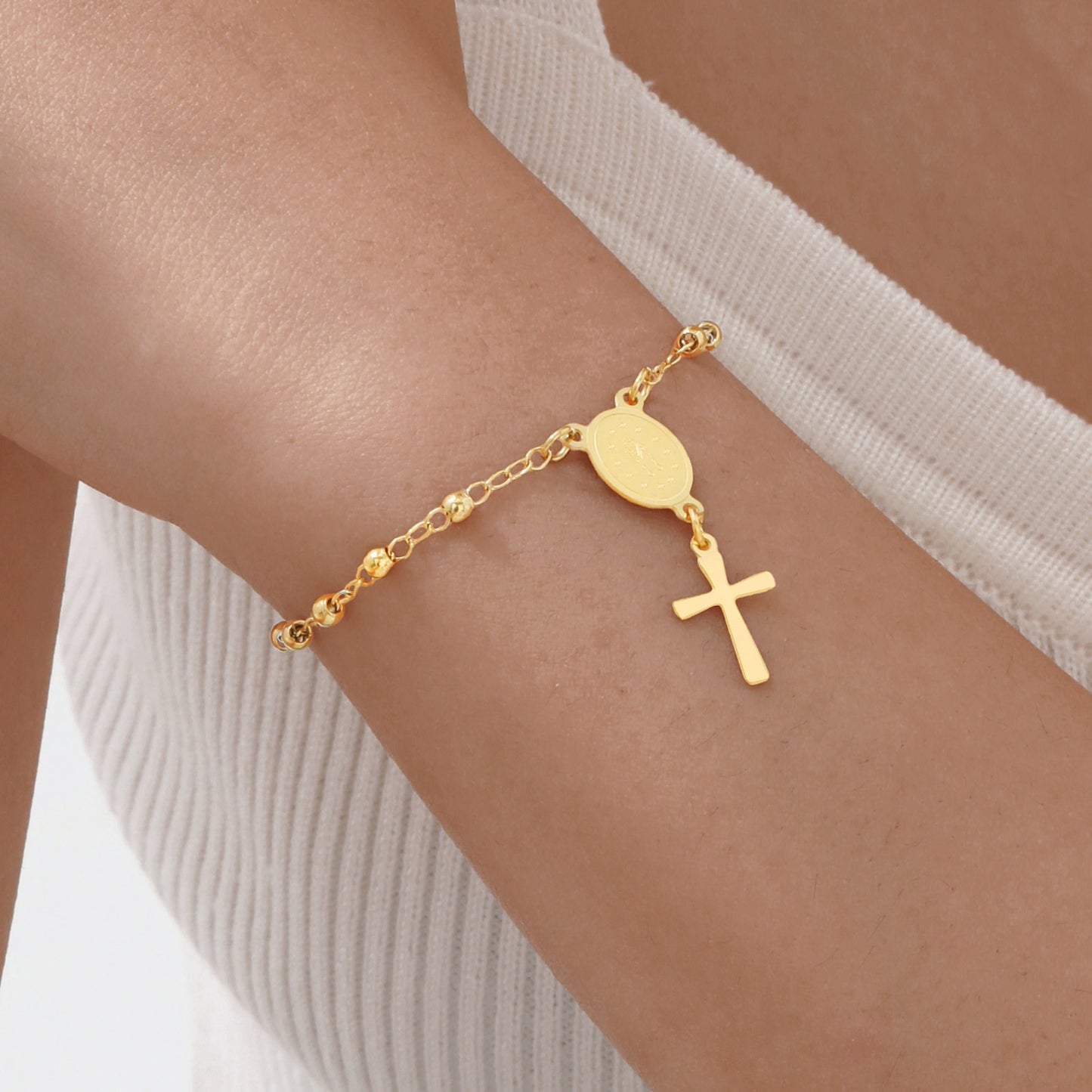 Elegante pulsera de cadena de cuentas de rosario de acero inoxidable con dije de cruz de la Virgen - Joyería espiritual hipoalergénica en tono dorado para mujer BR-2234