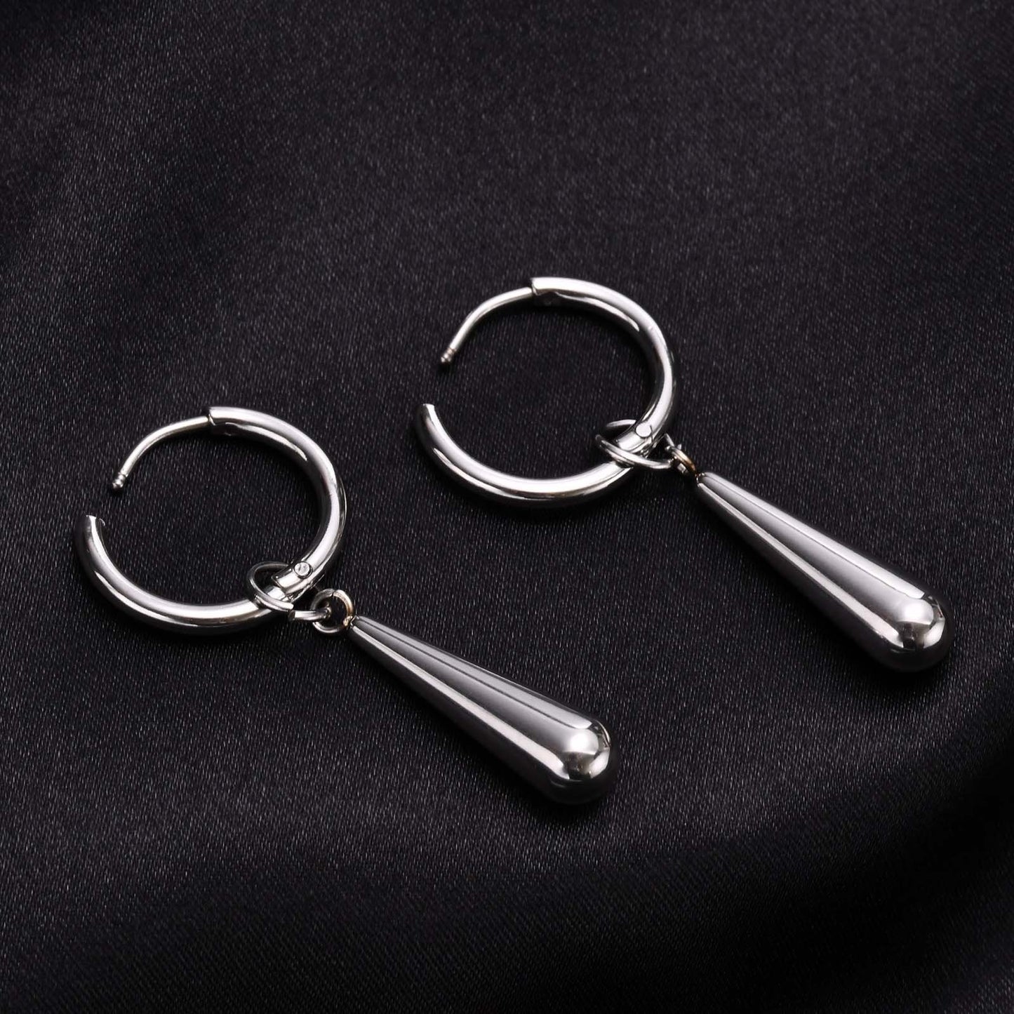 Pendientes Kemstone de acero inoxidable con forma de gota dorada - Pendientes geométricos minimalistas para mujer ED-556
