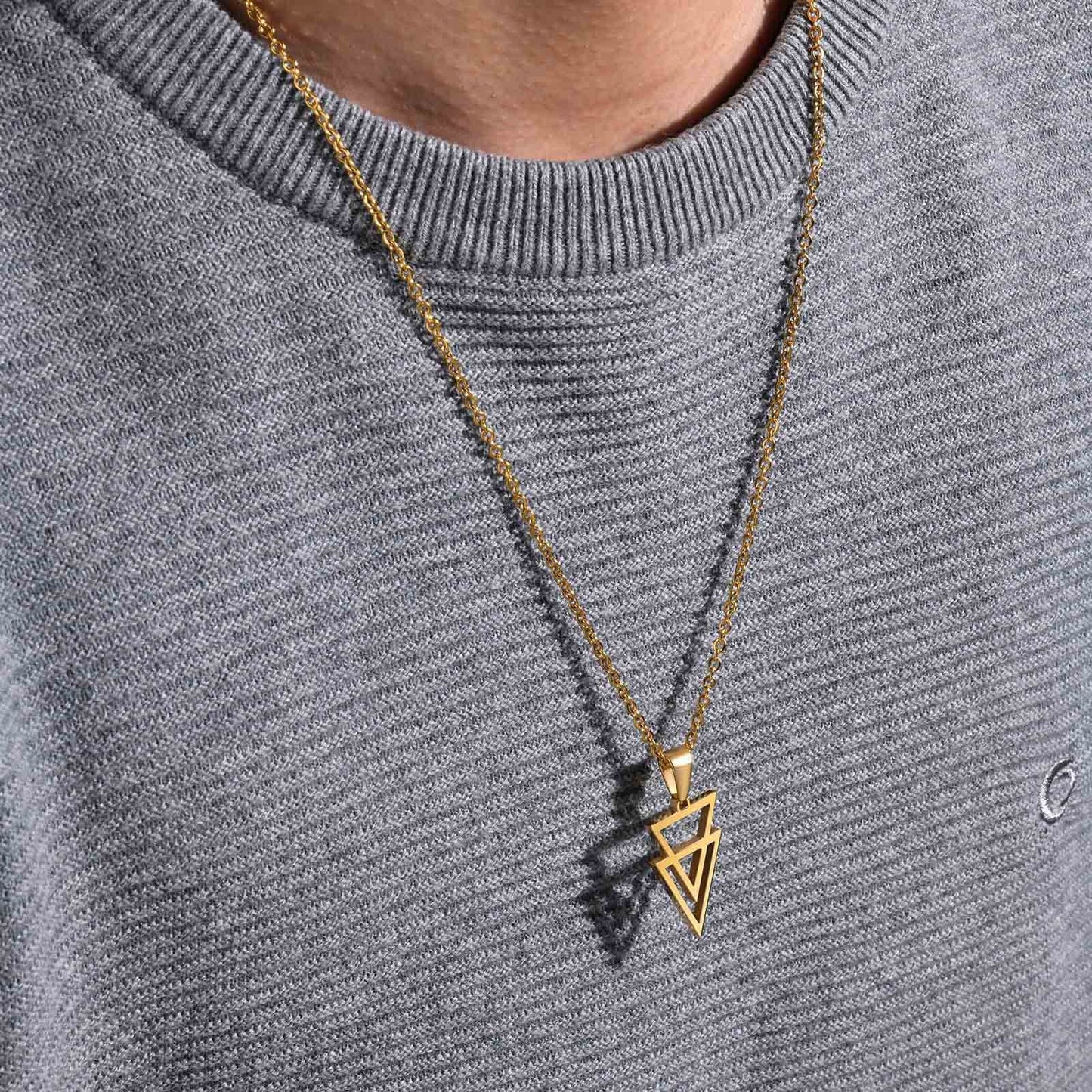 Collar con colgante geométrico triangular de acero inoxidable Kemstone para hombre PN-1487