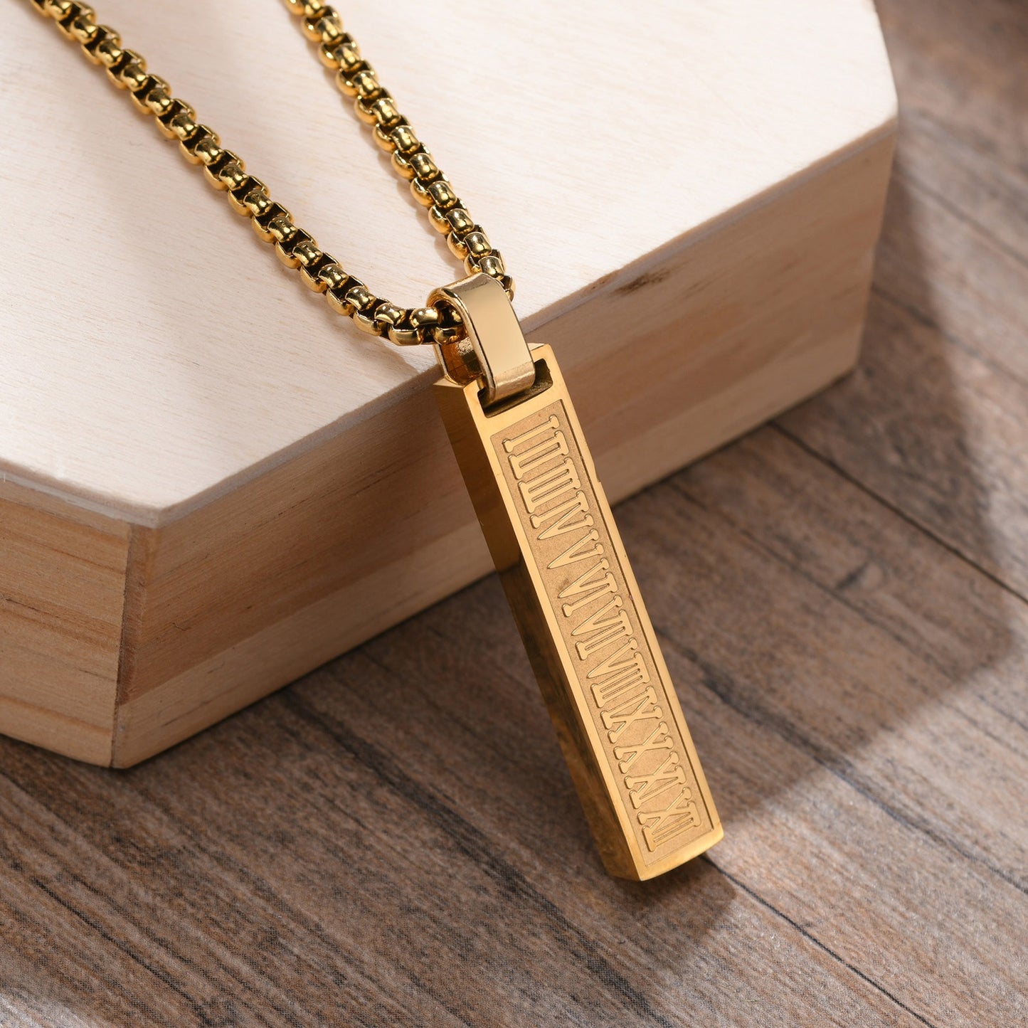 Collar con colgante de barra con números romanos Kemstone - Collar geométrico minimalista de acero inoxidable para hombre PN-1490