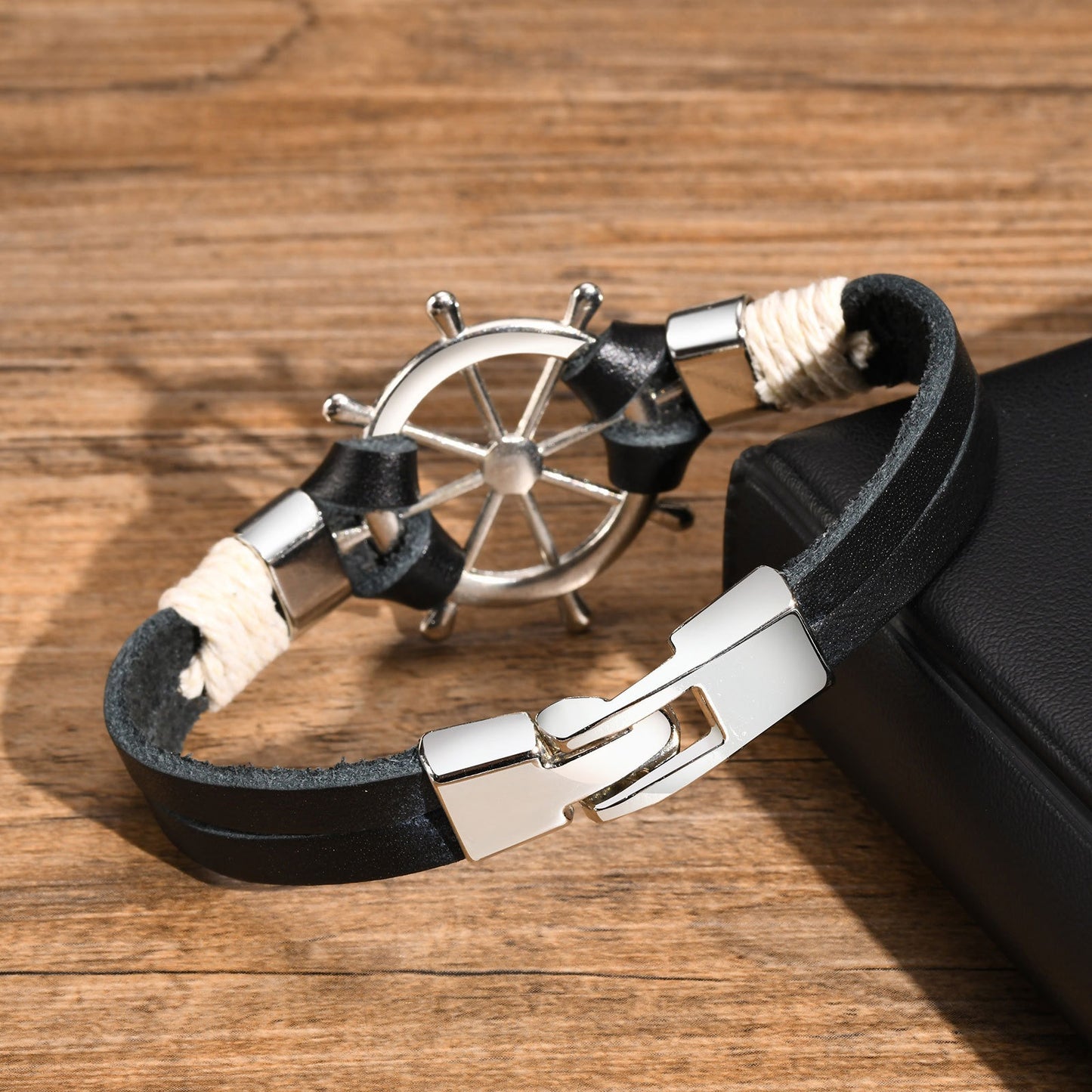 Pulsera tejida a mano con timón de barco de aleación de zinc Kemstone - Accesorio urbano para hombre, color negro intenso, BL289