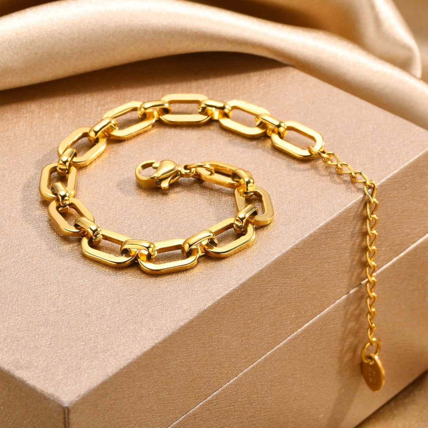 Conjunto de cadena cruzada de acero inoxidable Kemstone: collar y pulsera minimalistas en tono dorado para una elegancia cotidiana BR-1763