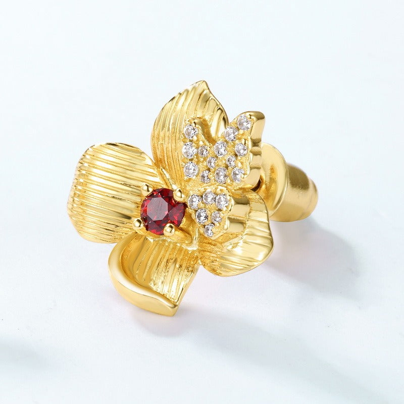 Pendientes de botón con camelia y granate, colección Spring Garden, hechos a mano por Kemstone - Diseño original en plata S925 bañada en oro