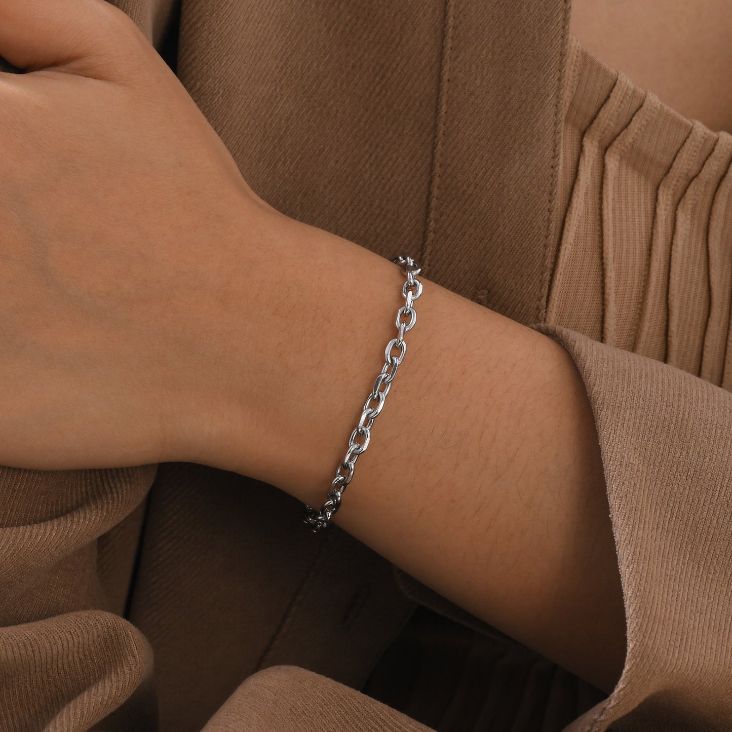 Pulsera de cadena angular de acero inoxidable dorado para mujer - Joyería personalizada con nombre y acabado pulido espejo 1914