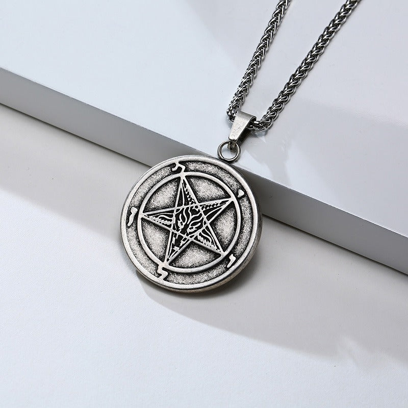 Collar con colgante de moneda de Lucifer de acero y titanio Kemstone | Pieza de estilo gótico urbano PN1161