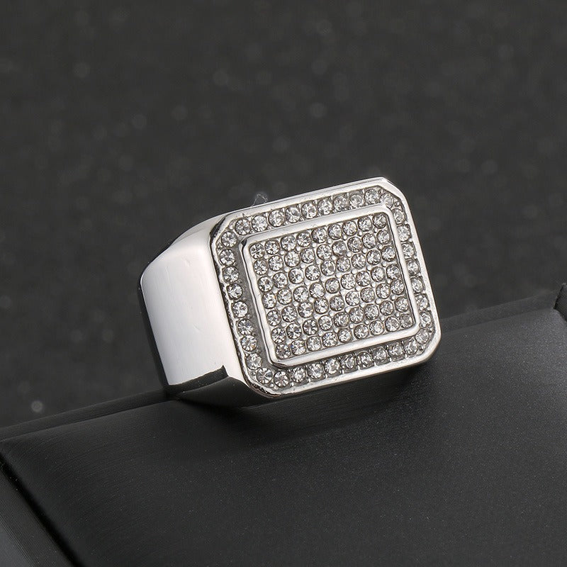 Anillo de estilo hip hop cuadrado Kemstone - Diseño llamativo de cristal tallado a mano, joyería de acero de titanio para hombre con un toque urbano y presencia escénica KR111021-MZO