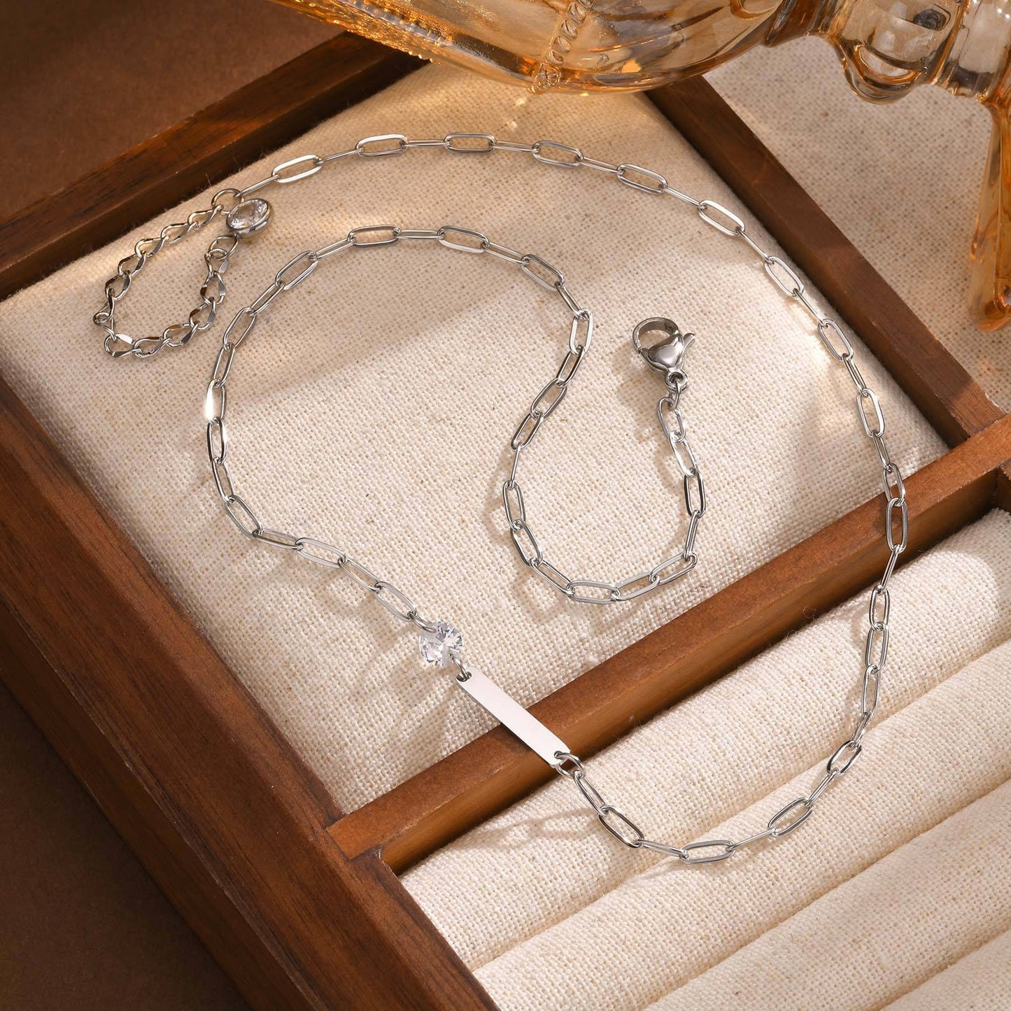 Collar de acero y titanio Urban Edge: colgante minimalista moderno para una elegancia cotidiana NC-1959