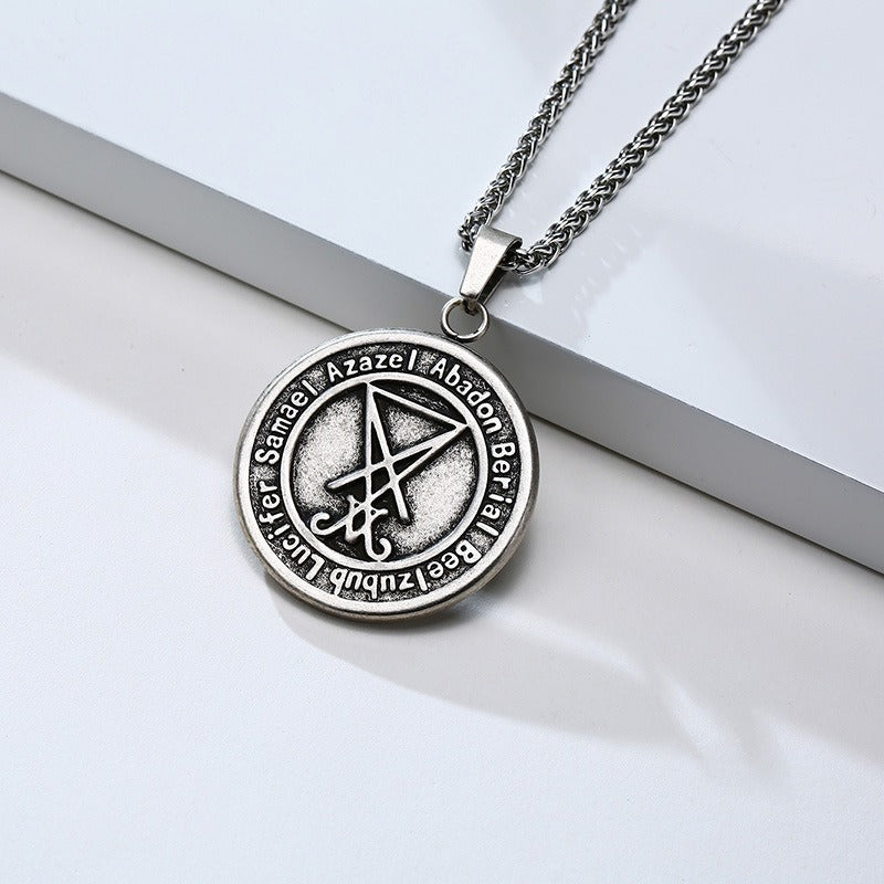 Collar con colgante de moneda de Lucifer de acero y titanio Kemstone | Pieza de estilo gótico urbano PN1161