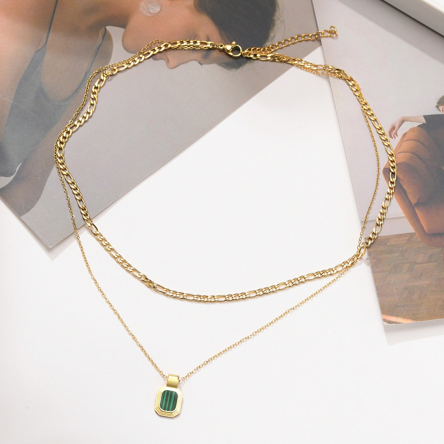 Collar Kemstone de acero inoxidable con placa cuadrada geométrica de doble capa - Colgante minimalista dorado para mujer NC-849