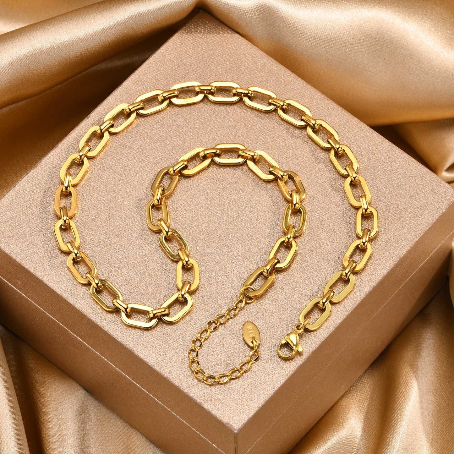 Conjunto de cadena cruzada de acero inoxidable Kemstone: collar y pulsera minimalistas en tono dorado para una elegancia cotidiana BR-1763