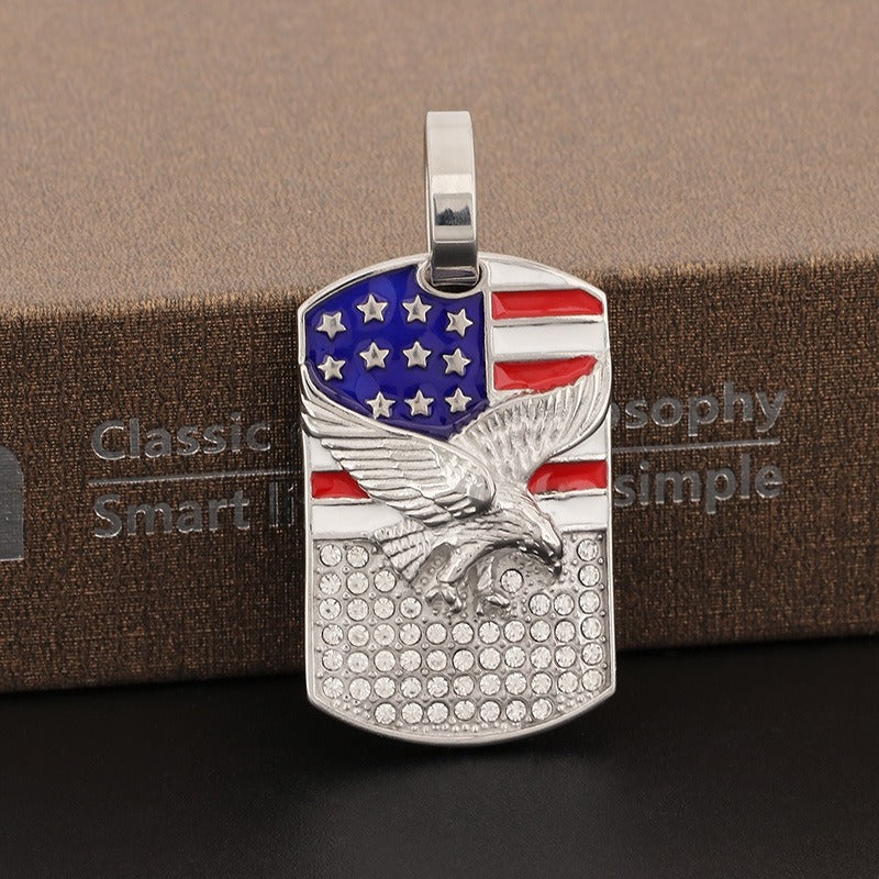 Kemstone Hiphop-Halskette mit quadratischem Adler-Anhänger – auffälliges amerikanisches Flaggen-Design mit Kristall-Akzenten, langlebiges Herren-Accessoire aus Edelstahl KP130508