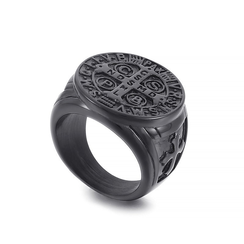 Anello in titanio con runa vichinga Kemstone e croce annerita KR107707