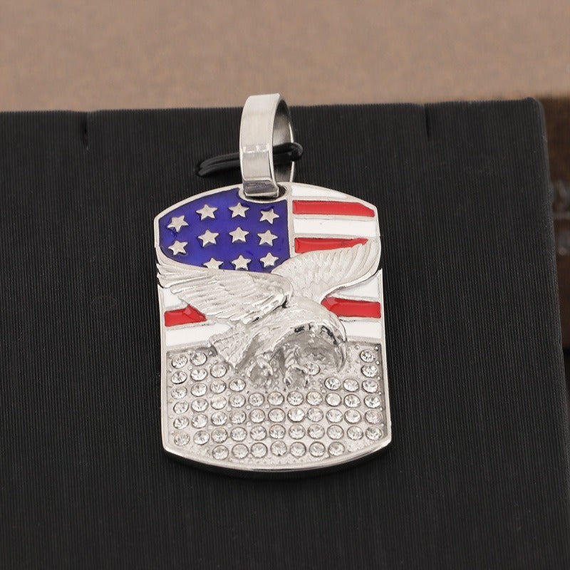 Kemstone Hiphop-Halskette mit quadratischem Adler-Anhänger – auffälliges amerikanisches Flaggen-Design mit Kristall-Akzenten, langlebiges Herren-Accessoire aus Edelstahl KP130508