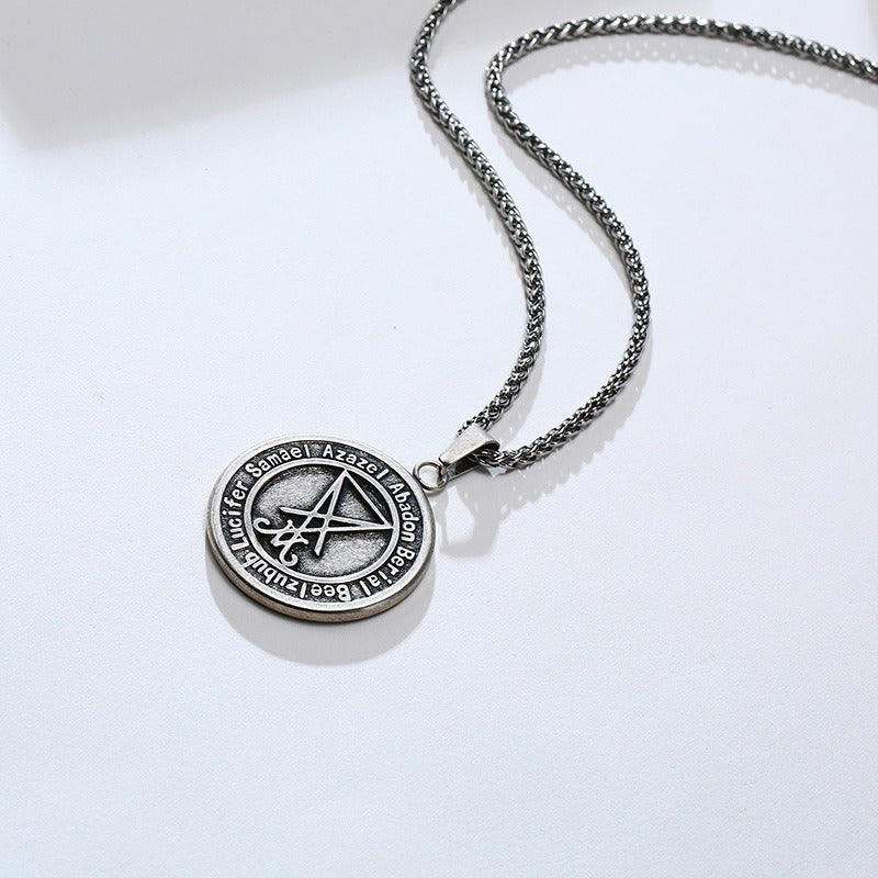 Collar con colgante de moneda de Lucifer de acero y titanio Kemstone | Pieza de estilo gótico urbano PN1161