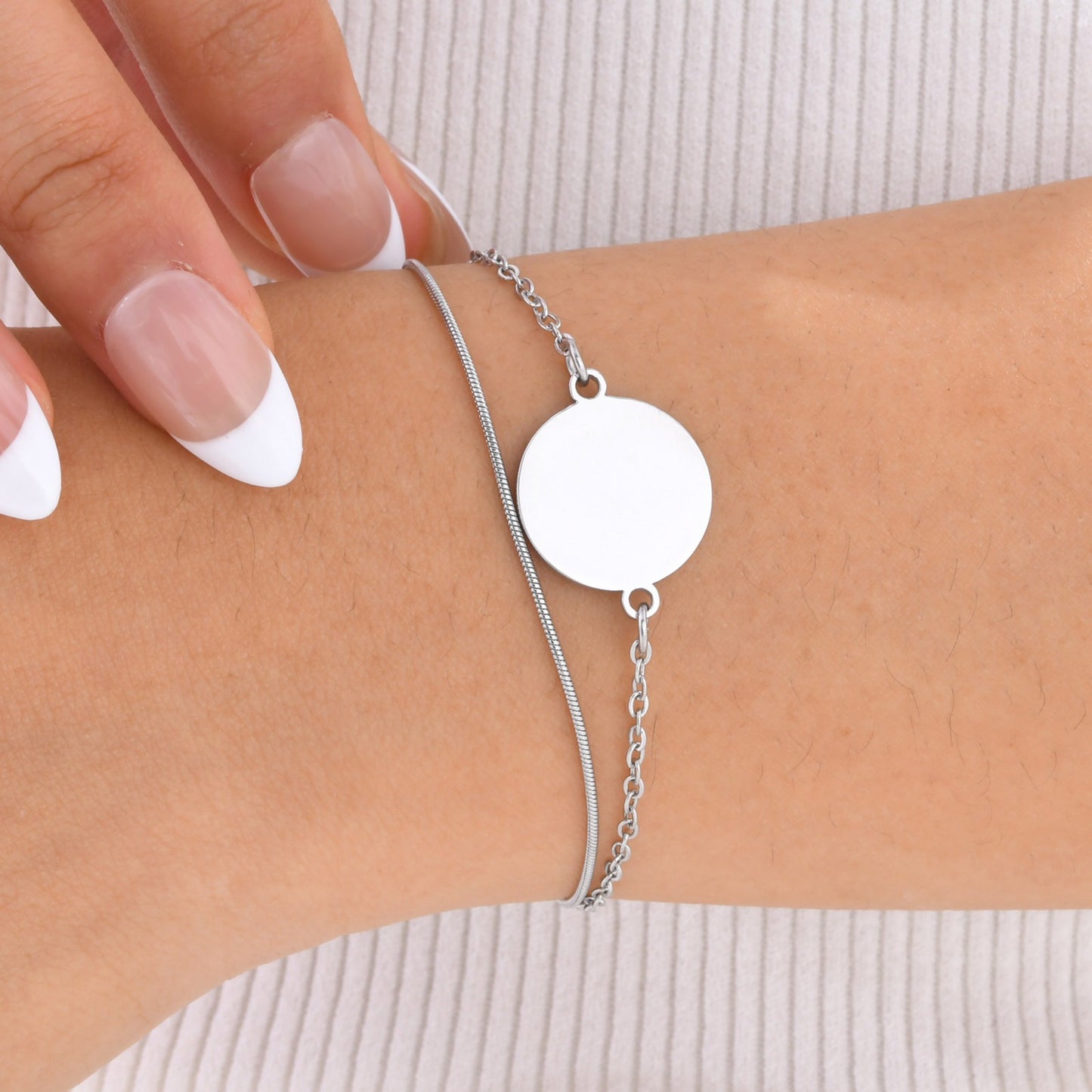 Pulsera de cadena doble de acero inoxidable con grabado personalizado para mujer | Elegante joya apilable de oro con dije personalizado BR1994