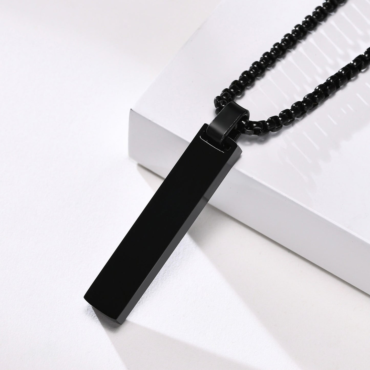Collar con colgante de barra con números romanos Kemstone - Collar geométrico minimalista de acero inoxidable para hombre PN-1490