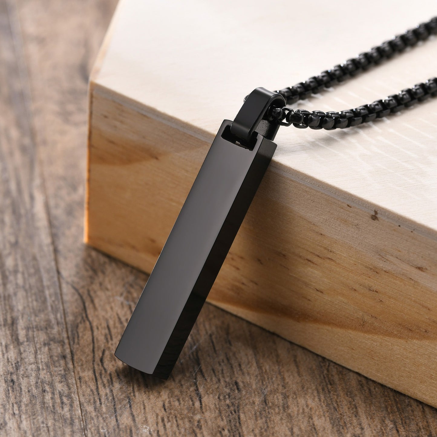 Collar con colgante de barra con números romanos Kemstone - Collar geométrico minimalista de acero inoxidable para hombre PN-1490