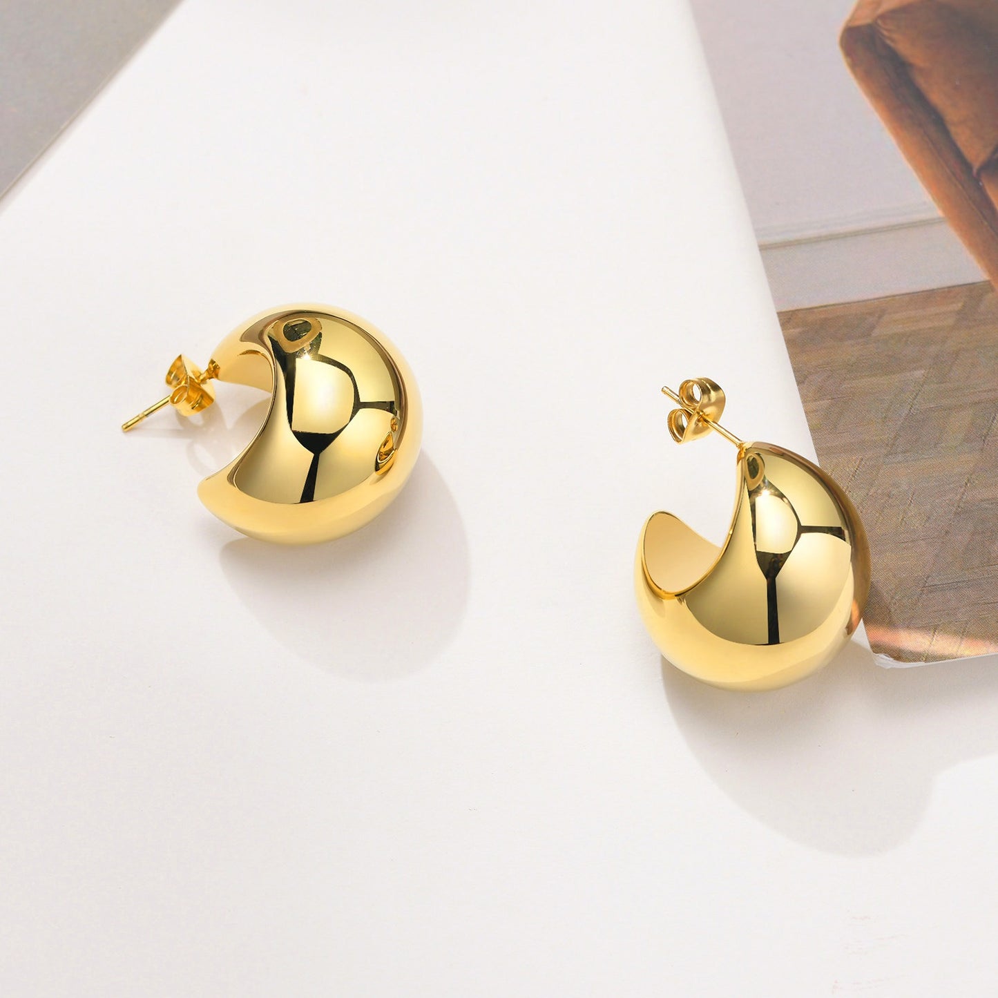 Pendientes Kemstone Hollow Crescent Moonlight de acero inoxidable - Líneas minimalistas y luz de luna susurrante ES-353