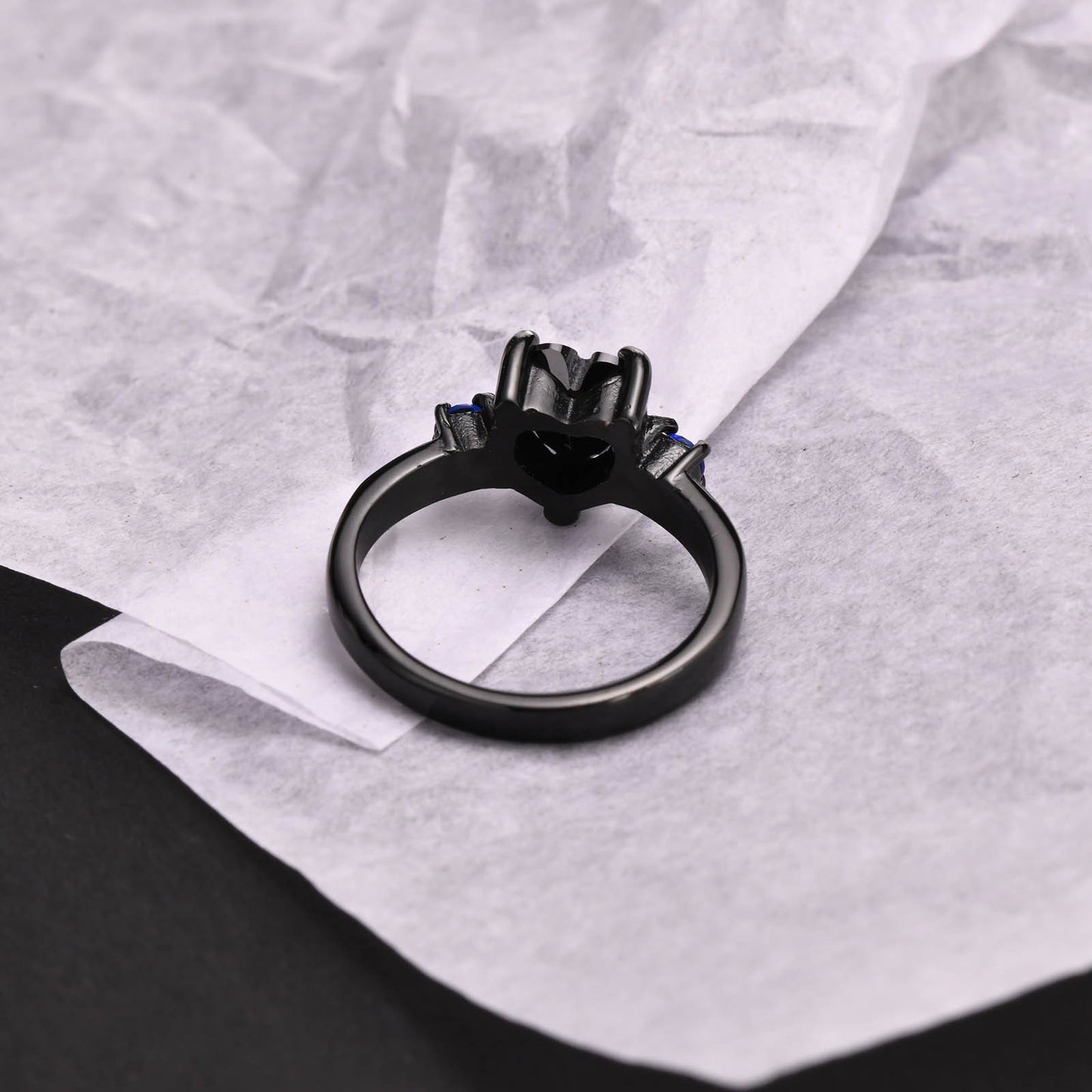 Anillos de pareja de acero de titanio Kemstone con corazón de circonita negra fundida RC-468B