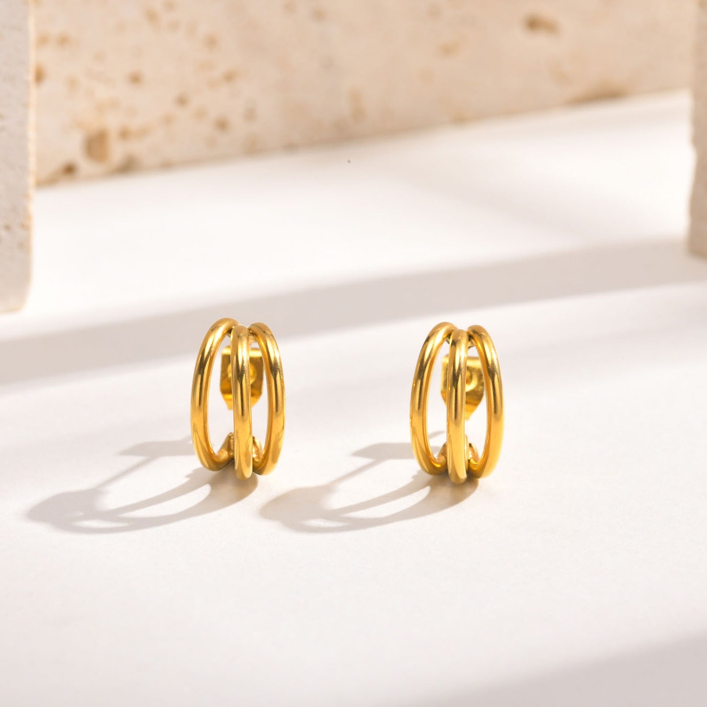 Pendientes de aro doble de acero inoxidable Kemstone | Accesorios minimalistas en forma de C para mujer EH-509