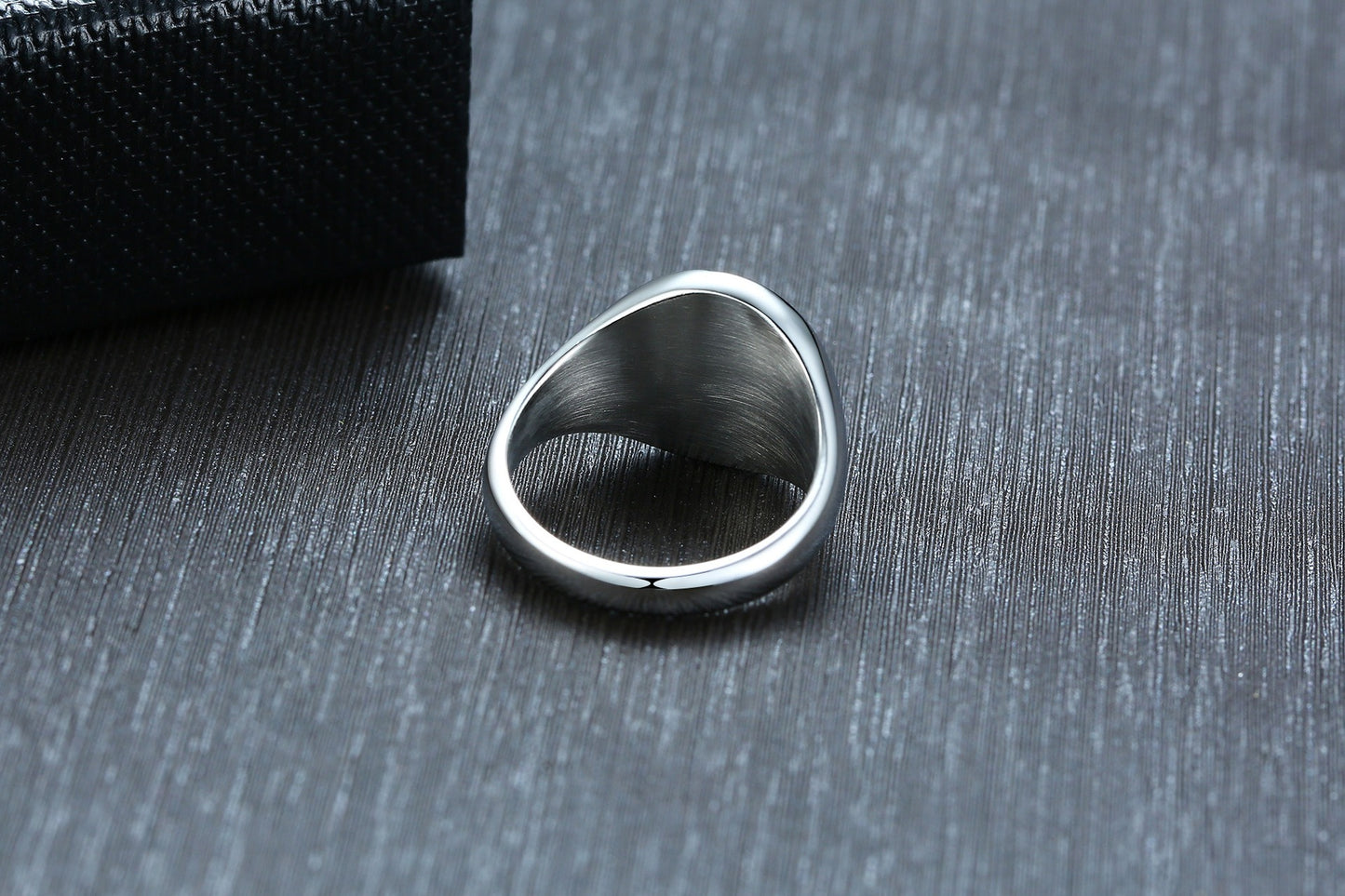Anillo de acero inoxidable Kemstone con banda ancha - Joyería geométrica minimalista para parejas RC-448