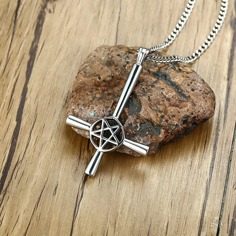 Colgante de cruz de Satán de acero inoxidable Kemstone - Collar gótico audaz para hombre PN-1127
