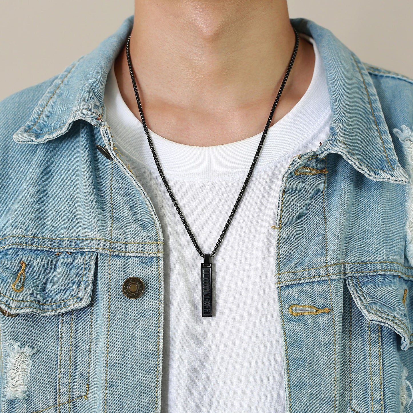 Collar con colgante de barra con números romanos Kemstone - Collar geométrico minimalista de acero inoxidable para hombre PN-1490