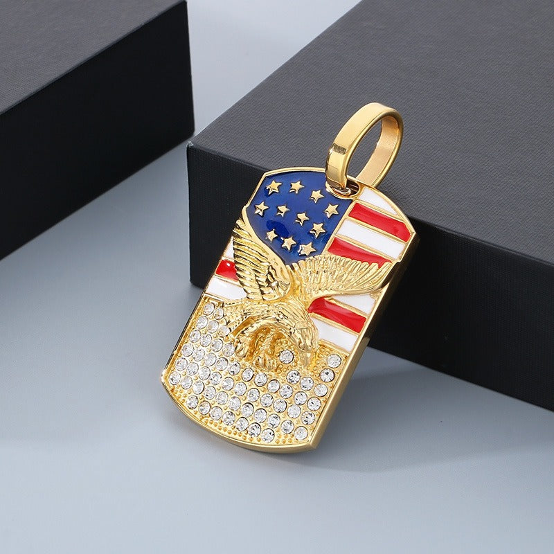 Collar con colgante cuadrado de águila hip hop Kemstone: diseño llamativo de la bandera estadounidense con detalles de cristal, accesorio duradero de acero inoxidable para hombre KP130508