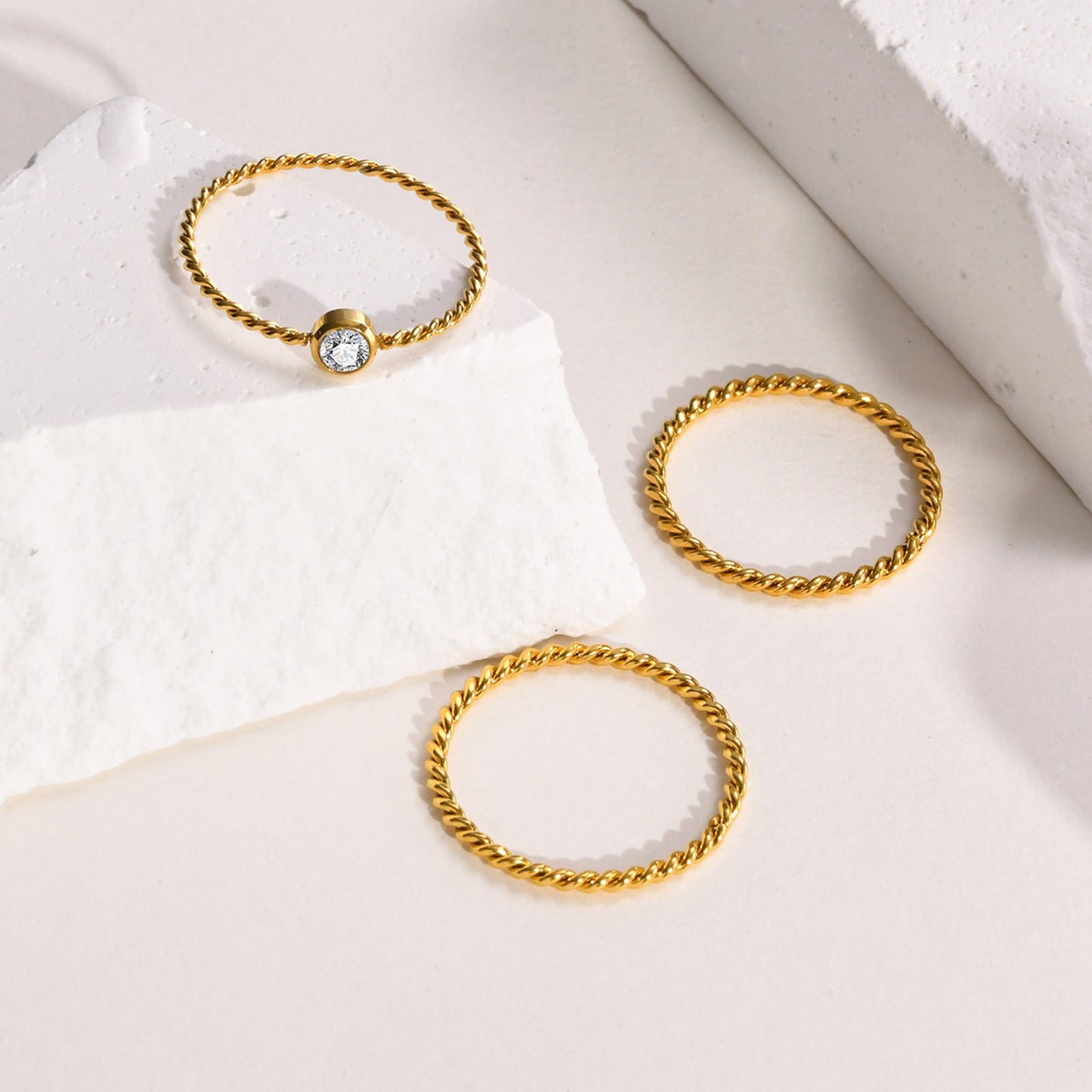 Anillo de acero de titanio trenzado Kemstone - Diseño minimalista en espiral para mujer R243