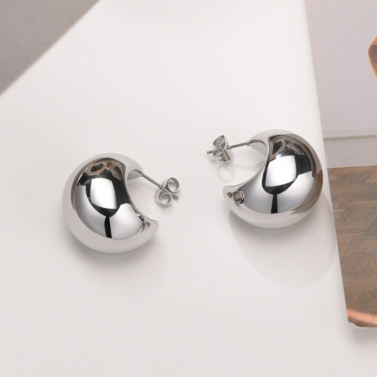 Pendientes Kemstone Hollow Crescent Moonlight de acero inoxidable - Líneas minimalistas y luz de luna susurrante ES-353