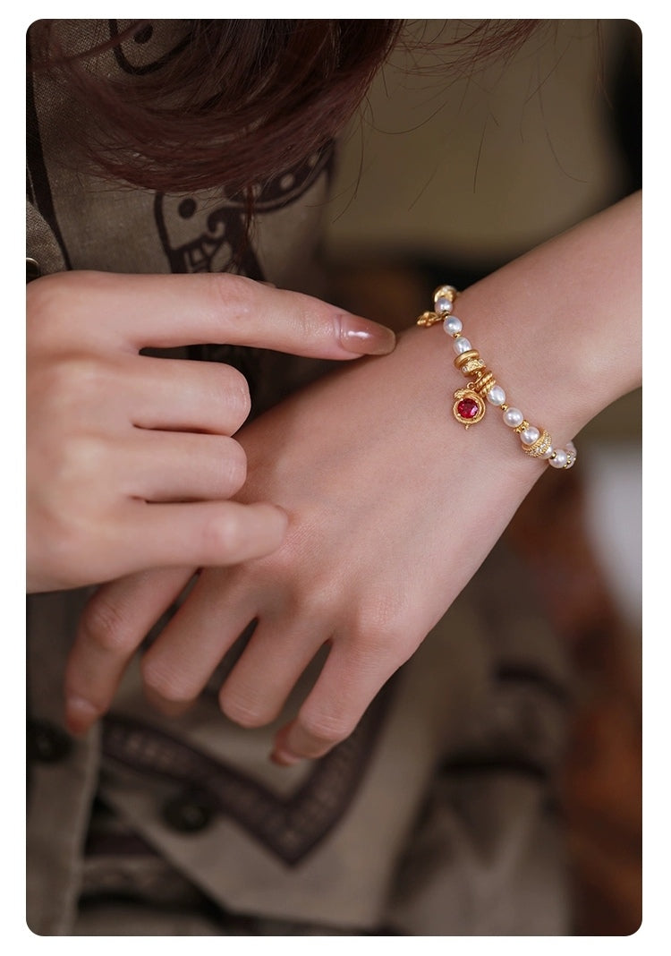Pulsera con dije "Serpiente de la Fortuna" de Kemstone, hecha a mano • Oro vermeil de 18 quilates • Perlas naturales RSY-B609357