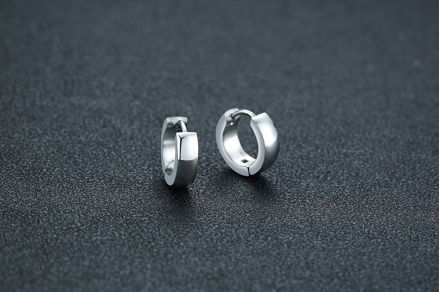 Men’s 4mm Stainless Steel Hoop Earrings – Minimalist Street Style EH-114
