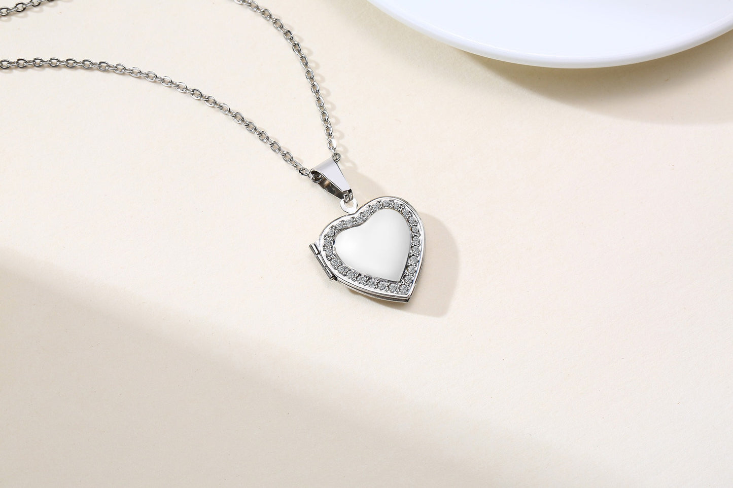 Colgante de corazón de acero inoxidable Kemstone con circonitas - Collar con dije que se abre para mujer PN-1364