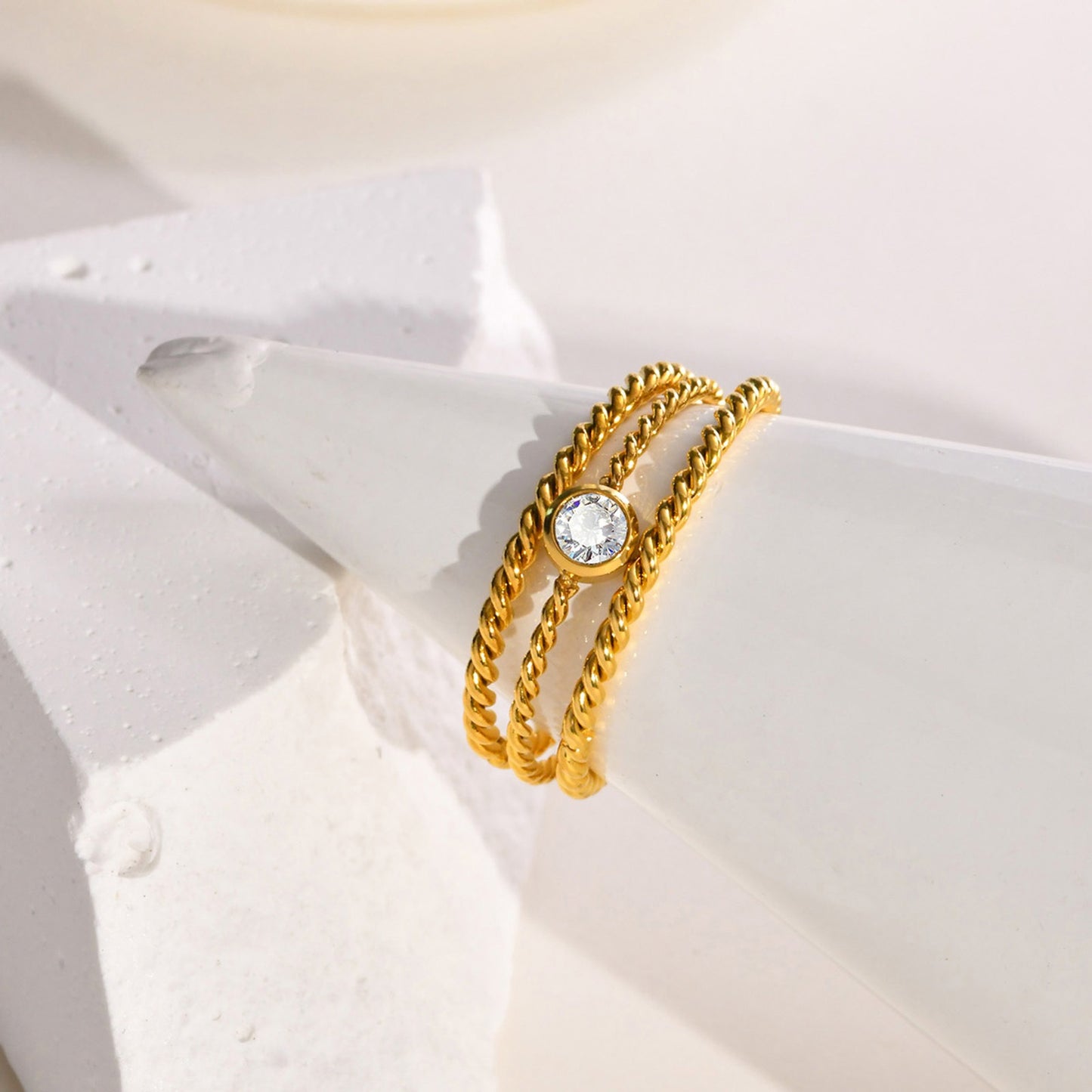 Anillo de acero de titanio trenzado Kemstone - Diseño minimalista en espiral para mujer R243
