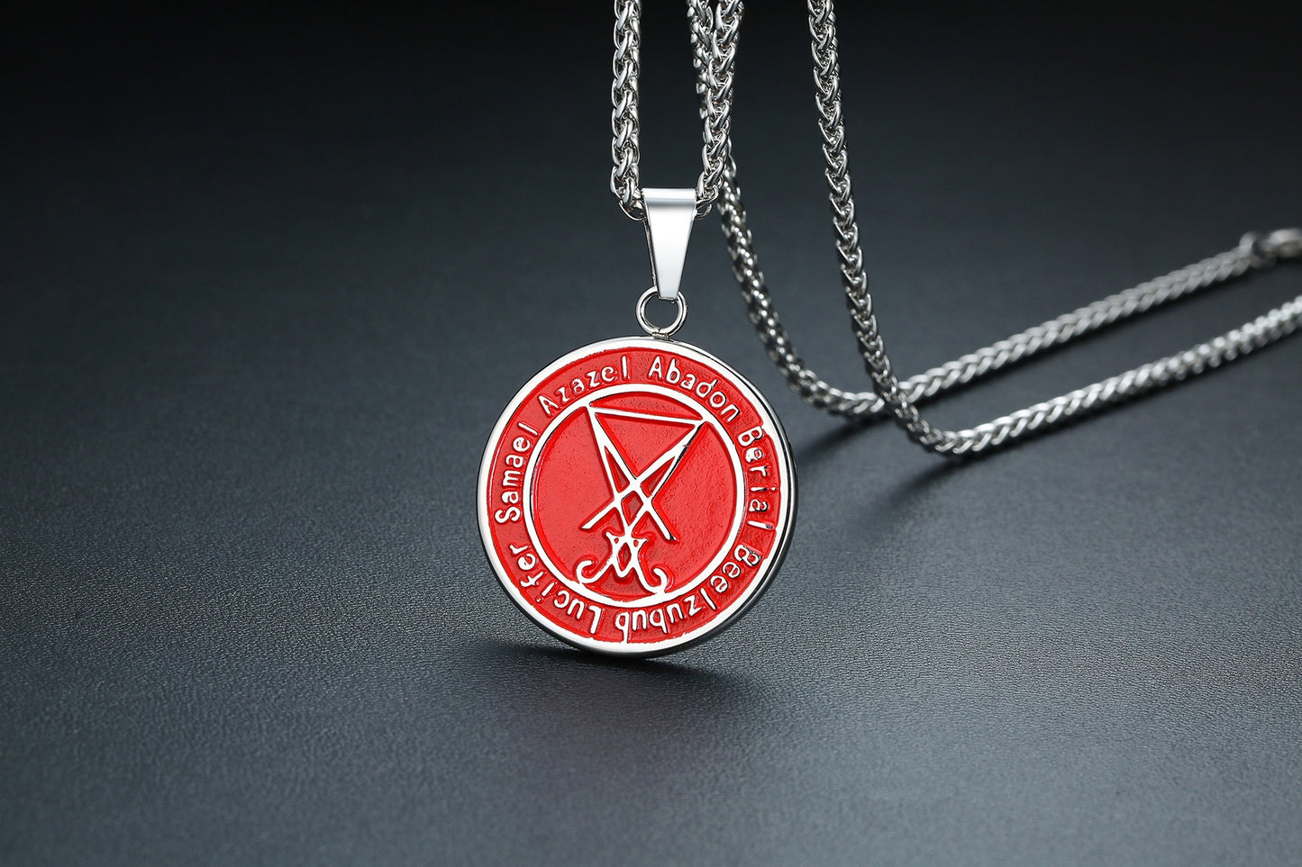 Collar con colgante de moneda de Lucifer de acero y titanio Kemstone | Pieza de estilo gótico urbano PN1161
