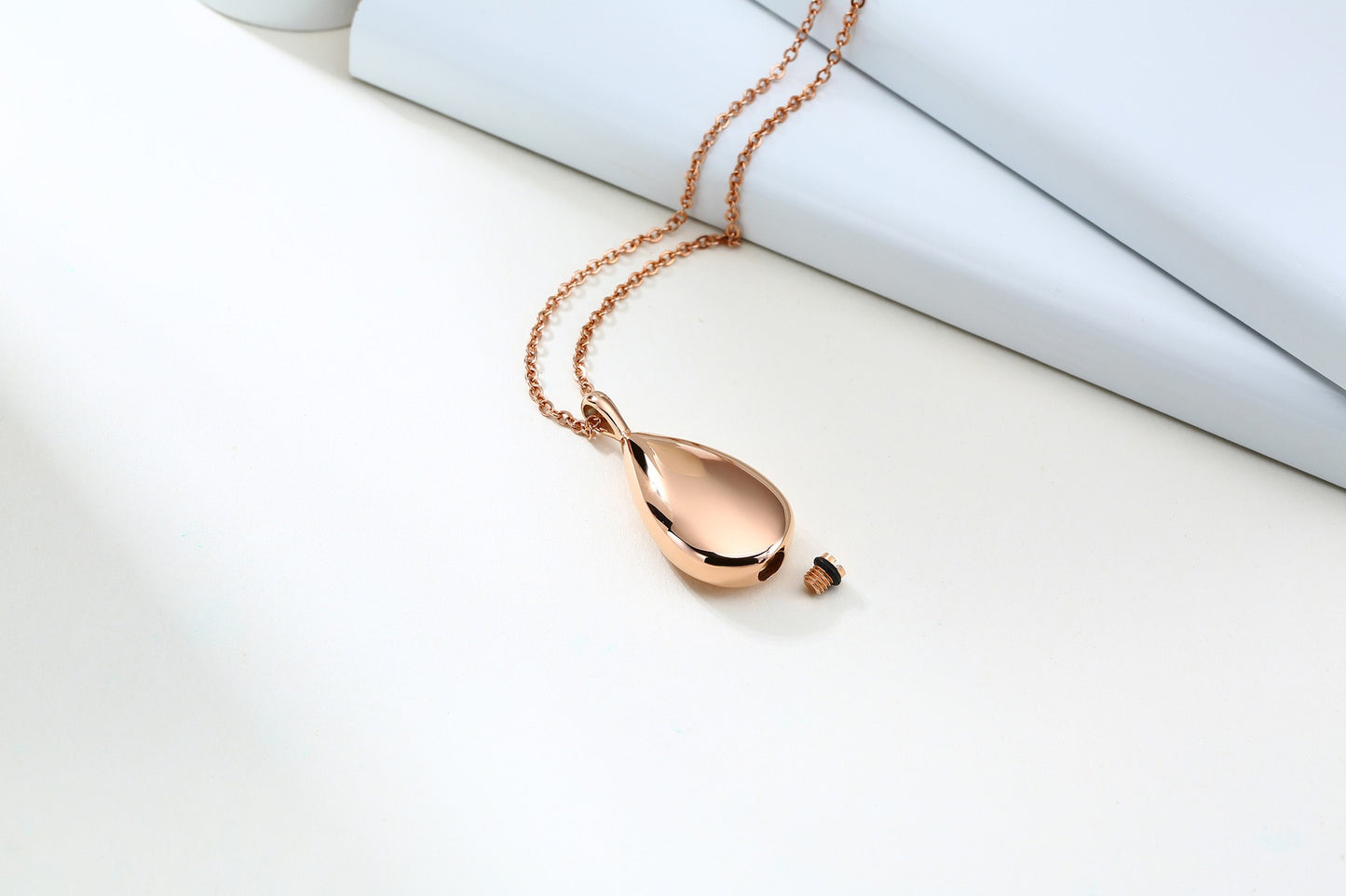 Colgante conmemorativo de acero inoxidable Kemstone con forma de lágrima – Urna de recuerdo para cenizas PN-1261