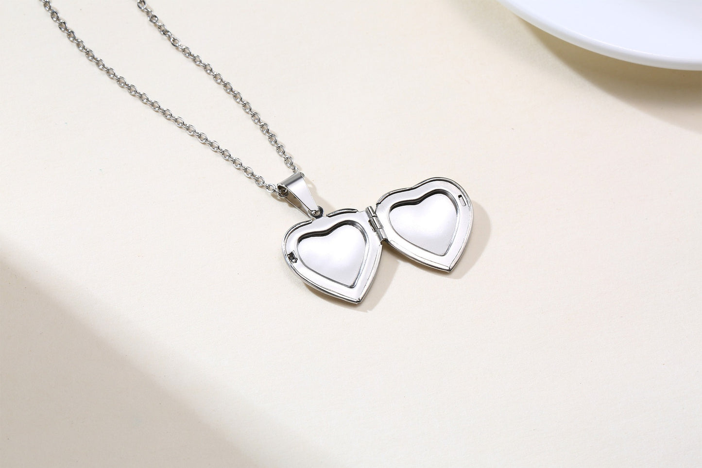 Colgante de corazón de acero inoxidable Kemstone con circonitas - Collar con dije que se abre para mujer PN-1364