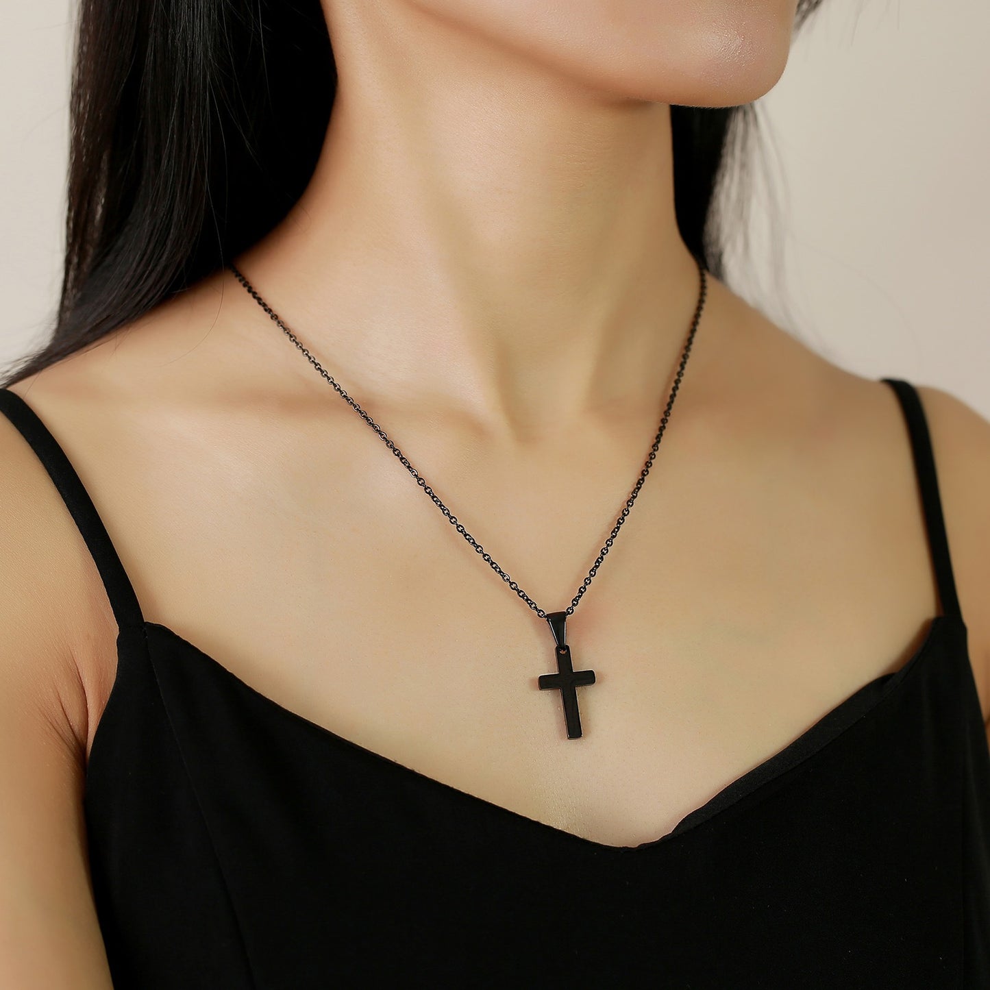 Collar con colgante de cruz de acero inoxidable Kemstone: joyería minimalista y ligera para hombres y mujeres PN-1479