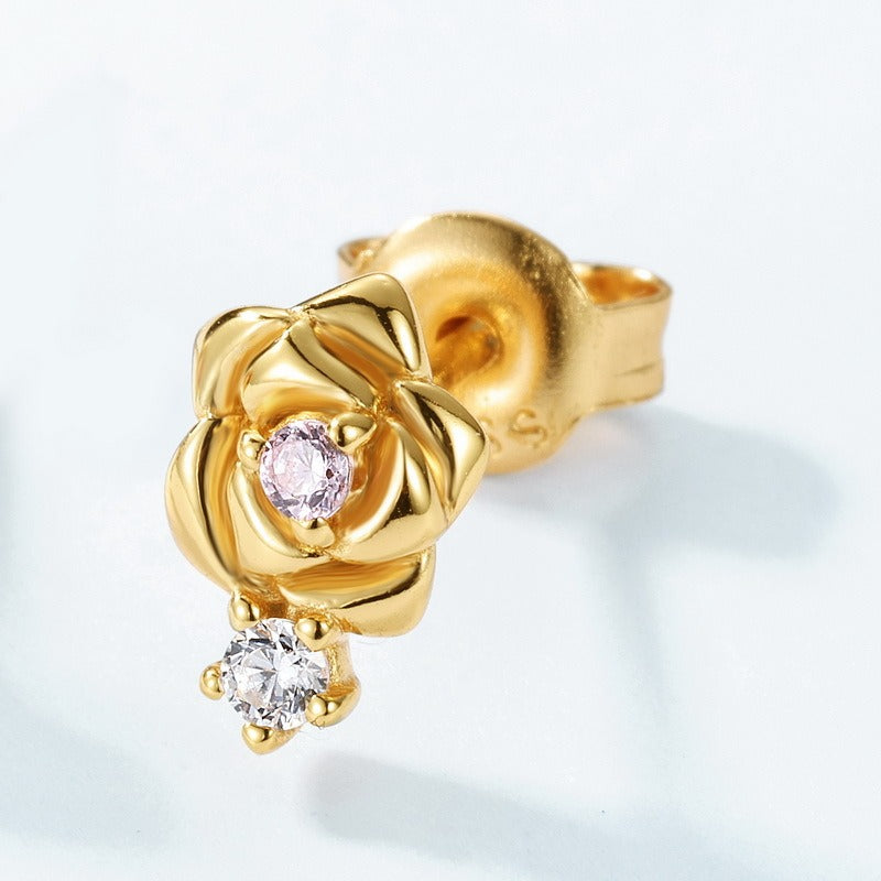 Pendientes minimalistas de rosa de granate, hechos a mano por Kemstone, con diseño original - Delicado diseño moderno de plata S925 bañado en oro