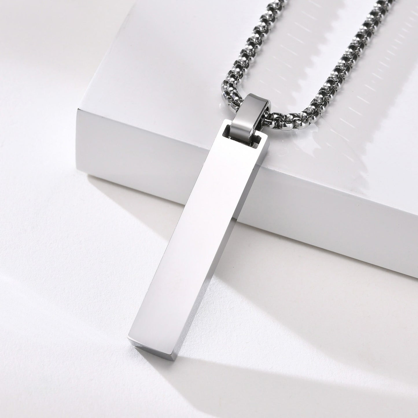 Collar con colgante de barra con números romanos Kemstone - Collar geométrico minimalista de acero inoxidable para hombre PN-1490