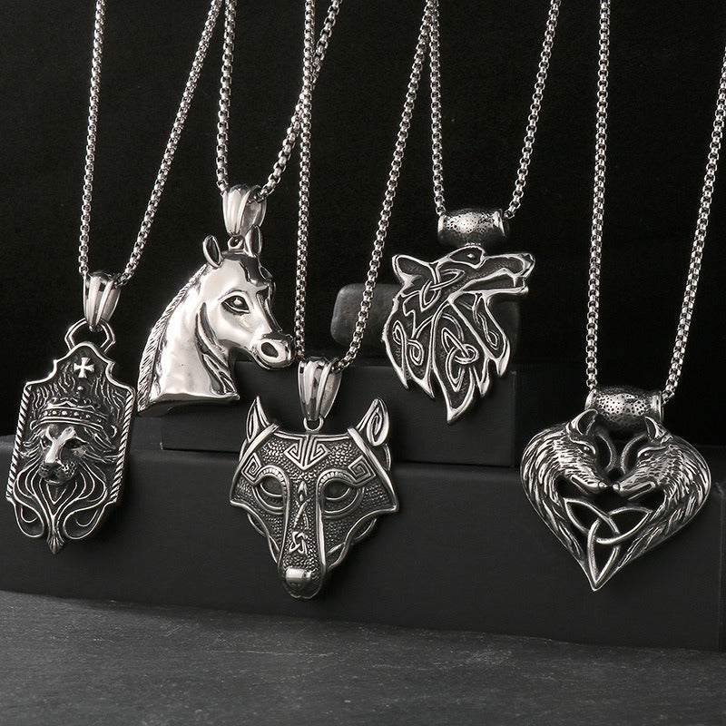 Collar Kemstone con hebilla de cabeza de lobo vikingo retro de acero titanio y titanio del Rey León y Caballo Salvaje: una pieza llamativa para hombre Kemstone KP54394
