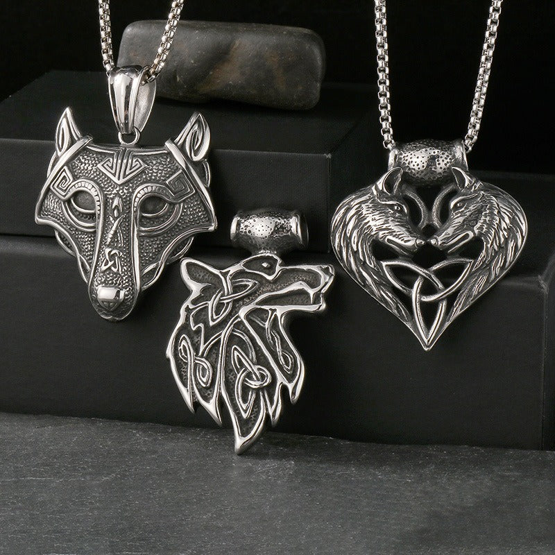 Collar Kemstone con hebilla de cabeza de lobo vikingo retro de acero titanio y titanio del Rey León y Caballo Salvaje: una pieza llamativa para hombre Kemstone KP54394
