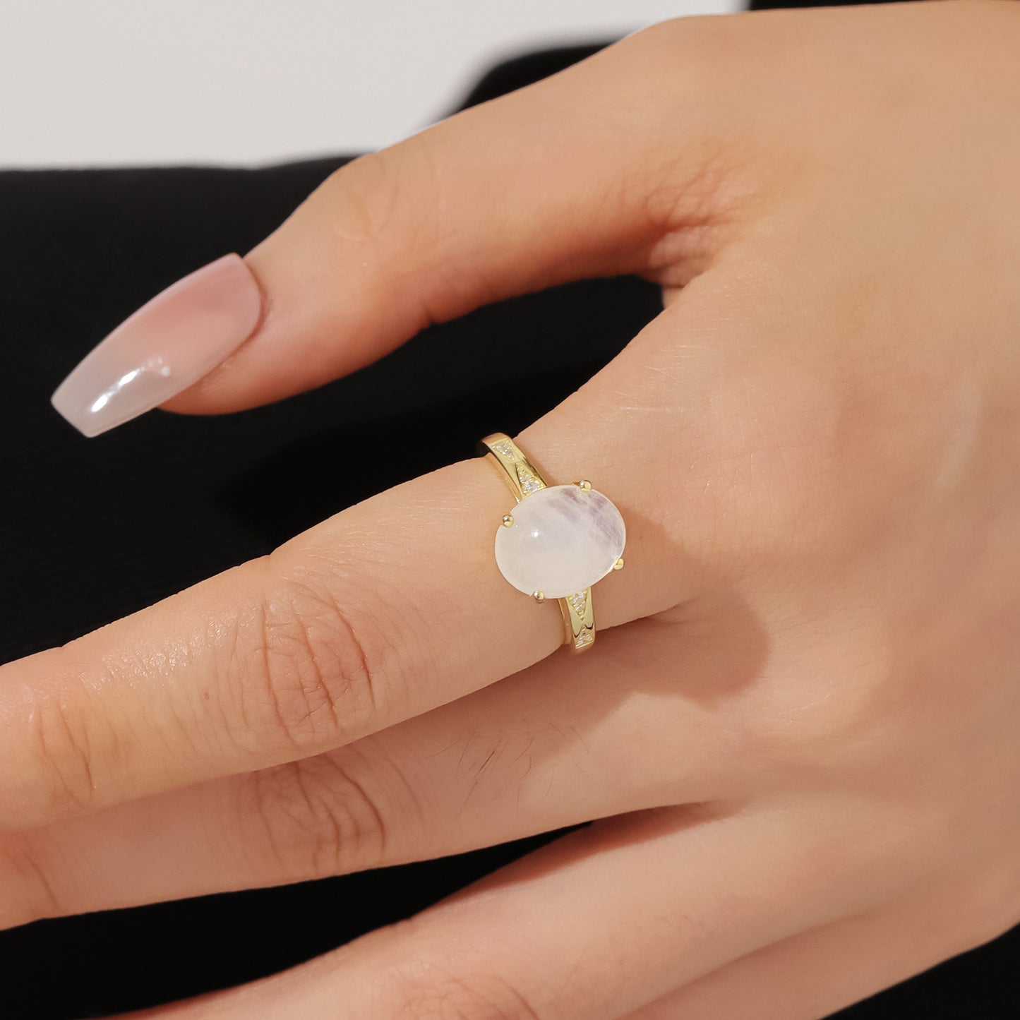 Celestial Glow – Natural Blue Moonstone Ring in Gold-Plated S925 Silver OL1966RGRM