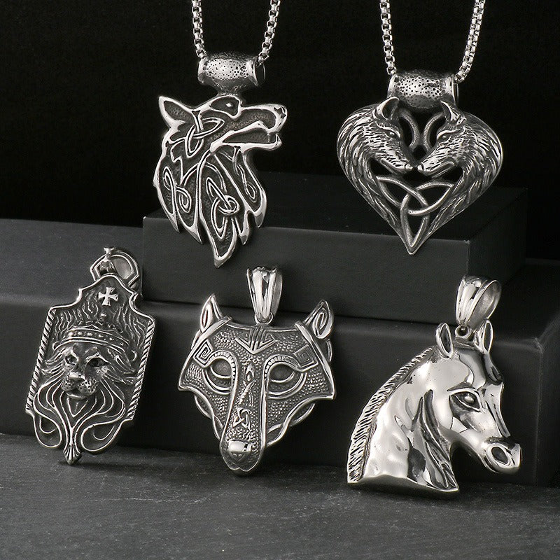 Collar Kemstone con hebilla de cabeza de lobo vikingo retro de acero titanio y titanio del Rey León y Caballo Salvaje: una pieza llamativa para hombre Kemstone KP54394