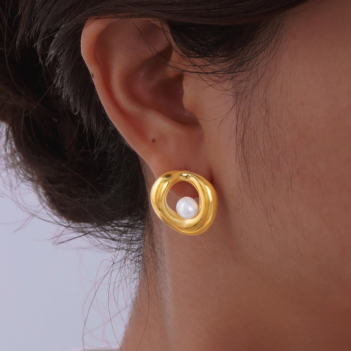 Pendientes geométricos de acero inoxidable con perla artificial en tono dorado para mujer: elegancia minimalista, joyería hipoalergénica ES-633