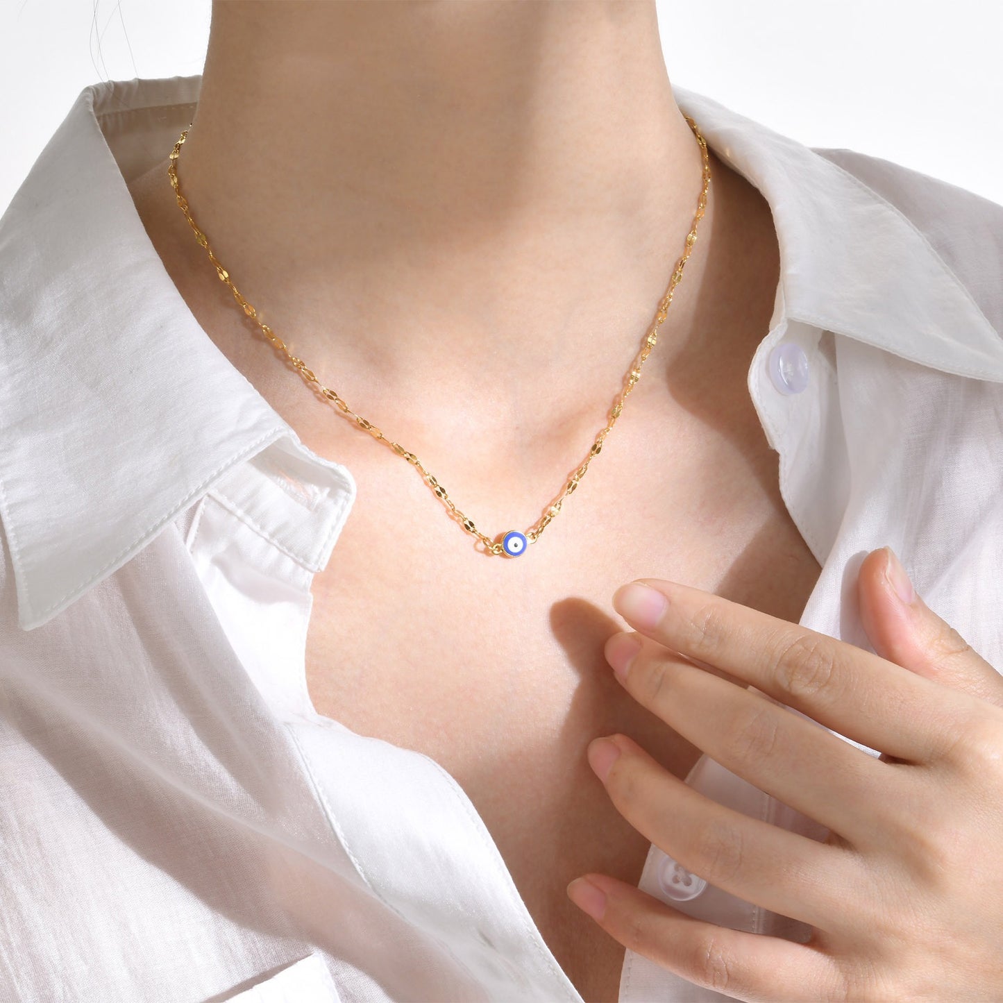 Collar de acero inoxidable Kemstone con forma de ojo malvado y labios - Cadena dorada para mujer NC-1263